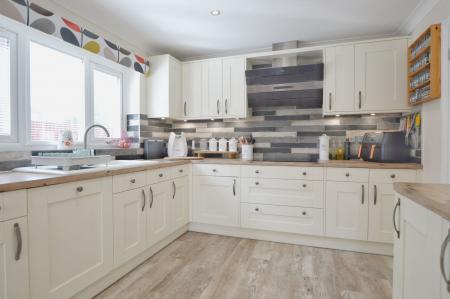 4 bedroom Detached house for sale in Burmor Close, Bourne, PE10