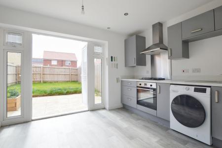 2 bedroom Semi-detached house for sale in Lingfield Park, Bourne, PE10