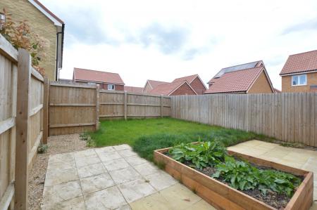 2 bedroom Semi-detached house for sale in Lingfield Park, Bourne, PE10