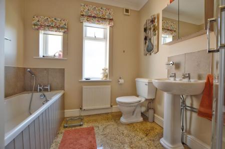 4 bedroom Semi-detached house for sale in West Road, Bourne, PE10