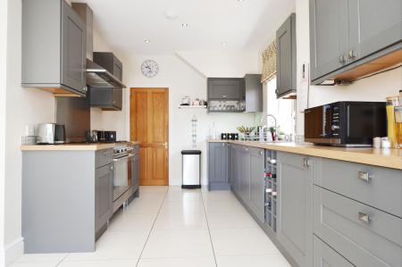 4 bedroom Semi-detached house for sale in West Road, Bourne, PE10
