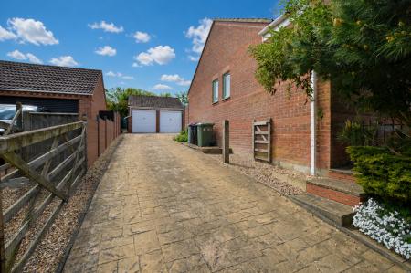 3 bedroom Detached bungalow for sale in Aveland Way, Aslackby, NG34