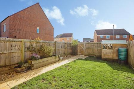 3 bedroom Semi-detached house to let in Fakenham Green, Bourne, PE10