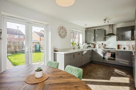 3 bedroom Semi-detached house to let in Fakenham Green, Bourne, PE10