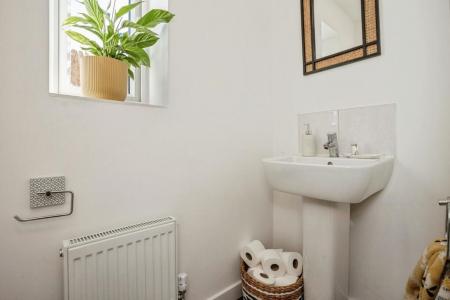 3 bedroom Semi-detached house to let in Fakenham Green, Bourne, PE10