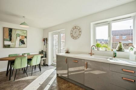 3 bedroom Semi-detached house to let in Fakenham Green, Bourne, PE10