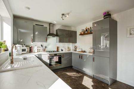 3 bedroom Semi-detached house to let in Fakenham Green, Bourne, PE10