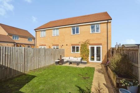 3 bedroom Semi-detached house to let in Fakenham Green, Bourne, PE10