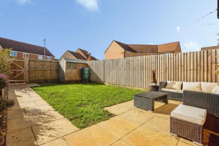 3 bedroom Semi-detached house to let in Fakenham Green, Bourne, PE10