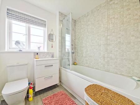4 bedroom Detached house for sale in Spa Chase, Bourne, PE10