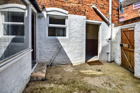 2 bedroom End of terrace house to let in West Street, Bourne, PE10