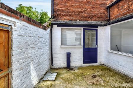2 bedroom End of terrace house to let in West Street, Bourne, PE10