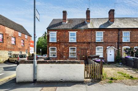 2 bedroom End of terrace house to let in West Street, Bourne, PE10