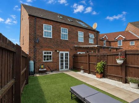 3 bedroom End of terrace house for sale in The Hayfields, Spalding, PE11