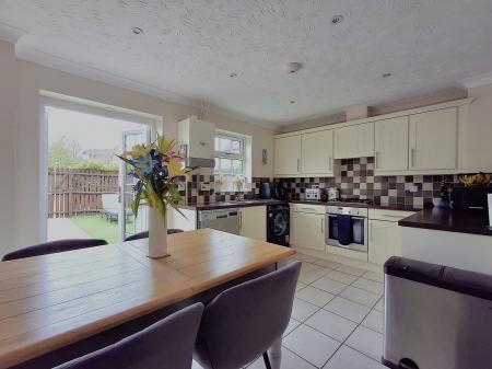 3 bedroom End of terrace house for sale in The Hayfields, Spalding, PE11