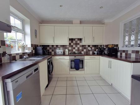 3 bedroom End of terrace house for sale in The Hayfields, Spalding, PE11