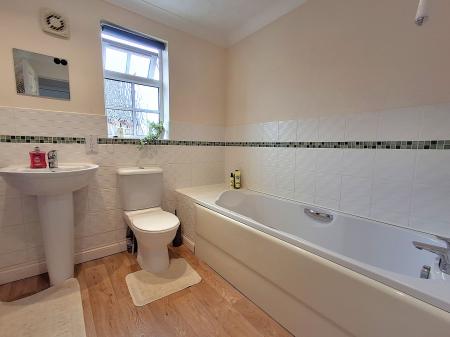 3 bedroom End of terrace house for sale in The Hayfields, Spalding, PE11