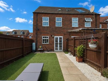 3 bedroom End of terrace house for sale in The Hayfields, Spalding, PE11