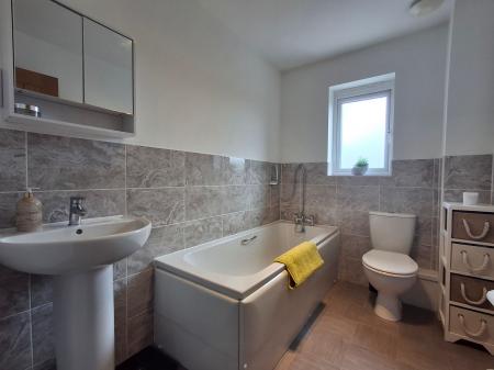 5 bedroom Detached house for sale in Witham Crescent, Bourne, PE10