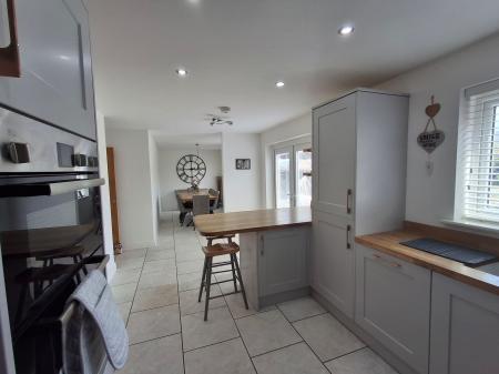 5 bedroom Detached house for sale in Witham Crescent, Bourne, PE10