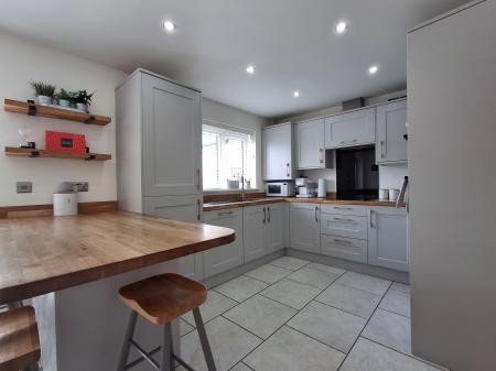 5 bedroom Detached house for sale in Witham Crescent, Bourne, PE10