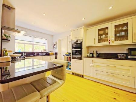 4 bedroom Detached house for sale in Swift Way, Thurlby, PE10