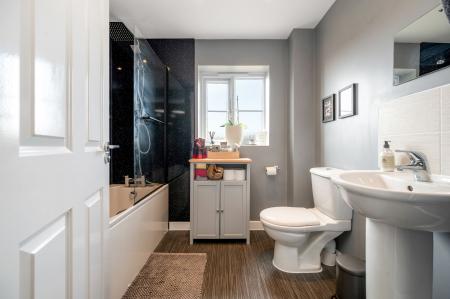 4 bedroom Detached house for sale in Plumpton Chase, Bourne, PE10