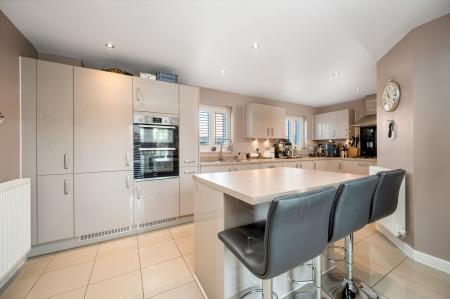 4 bedroom Detached house for sale in Plumpton Chase, Bourne, PE10