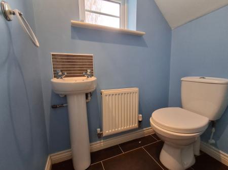 3 bedroom Semi-detached house for sale in Newbury Crescent, Bourne, PE10