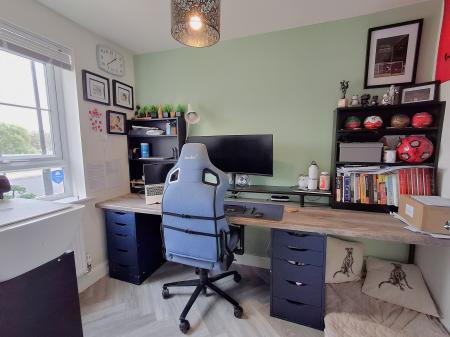 4 bedroom Semi-detached house for sale in Bates Close, Bourne, PE10