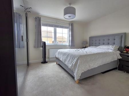 4 bedroom Semi-detached house for sale in Bates Close, Bourne, PE10