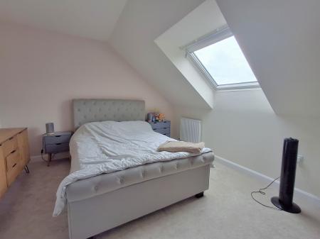 4 bedroom Semi-detached house for sale in Bates Close, Bourne, PE10