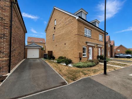 4 bedroom Semi-detached house for sale in Bates Close, Bourne, PE10