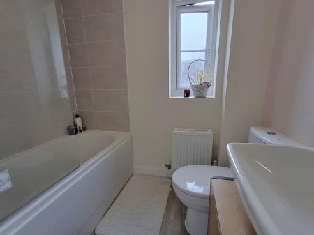4 bedroom Semi-detached house for sale in Bates Close, Bourne, PE10