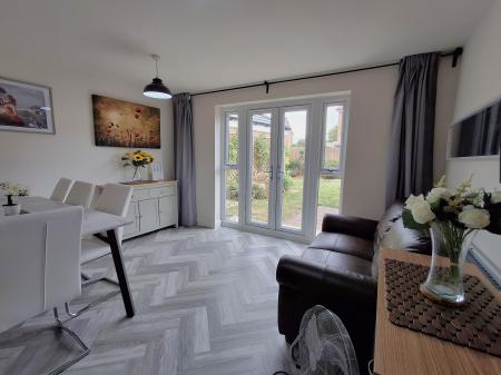 4 bedroom Semi-detached house for sale in Bates Close, Bourne, PE10