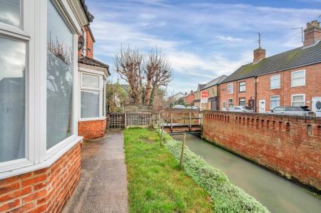 2 bedroom Terraced House to let in Victoria Place, Bourne, PE10