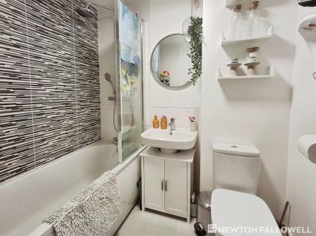 3 bedroom End of terrace house for sale in Spa Chase, Bourne, PE10