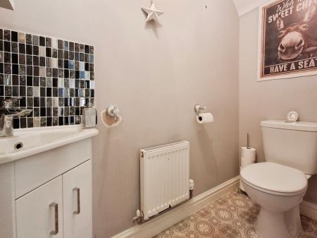 3 bedroom Semi-detached house for sale in Brooklands Way, Bourne, PE10