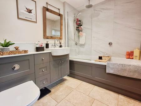 5 bedroom Detached house for sale in High Street, Morton, PE10