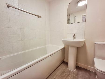 2 bedroom End of terrace house for sale in Warwick Close, Bourne, PE10