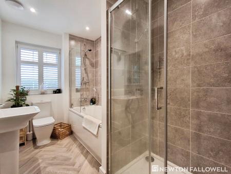 4 bedroom Semi-detached house to let in Orchard Way, Corby Glen, NG33
