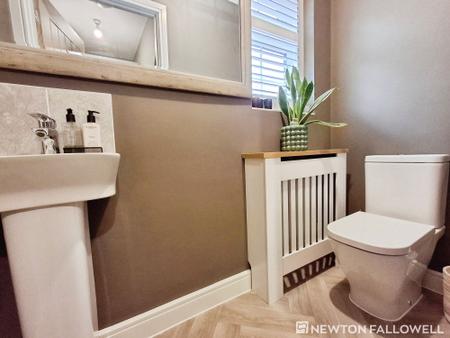 4 bedroom Semi-detached house to let in Orchard Way, Corby Glen, NG33