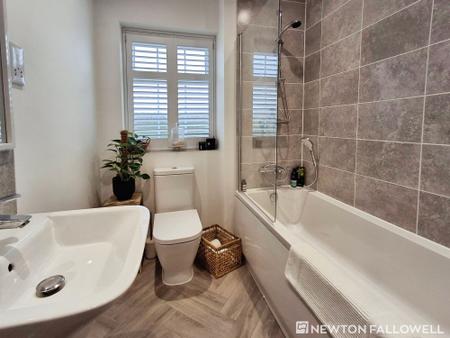 4 bedroom Semi-detached house to let in Orchard Way, Corby Glen, NG33