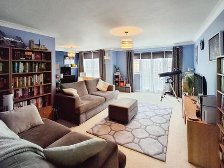 2 bedroom Flat for sale in Falcon Way, Falcon Court Falcon Way, PE10