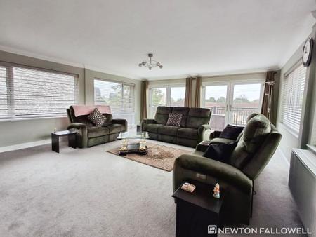 4 bedroom Detached house for sale in Lound Road, Toft, PE10