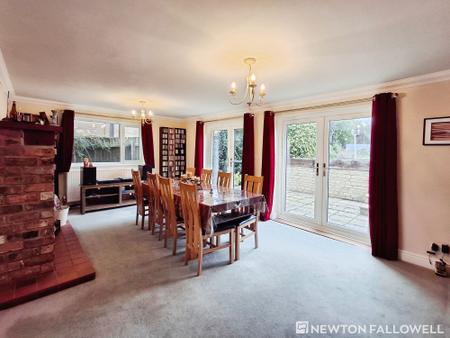 4 bedroom Detached house for sale in Lound Road, Toft, PE10