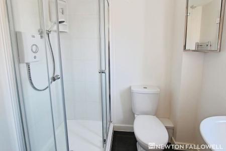 2 bedroom Semi-detached house to let in Bath Close, Bourne, PE10