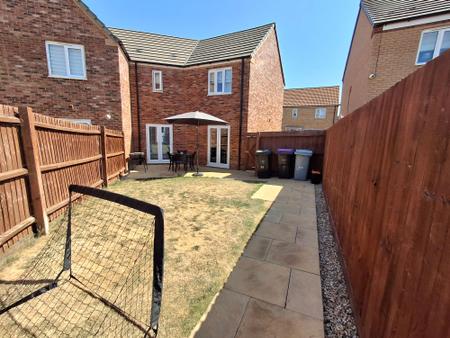 3 bedroom Semi-detached house for sale in Lingfield Park, Bourne, PE10