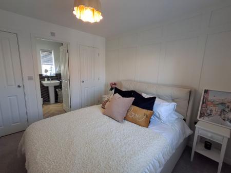 3 bedroom Semi-detached house for sale in Lingfield Park, Bourne, PE10
