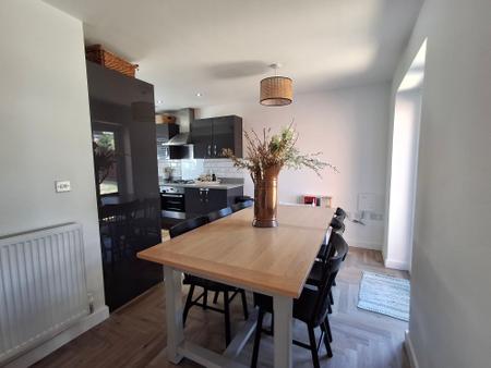 3 bedroom Semi-detached house for sale in Lingfield Park, Bourne, PE10